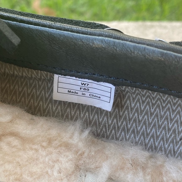 Women’s UGG Moccasins - Size 7 - Picture 7 of 7